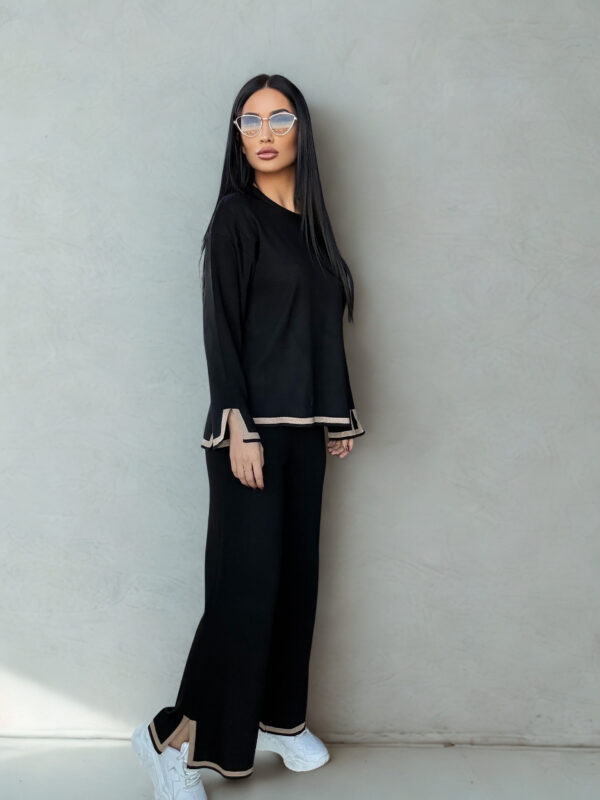 Compleu negru elegant cu detalii fine