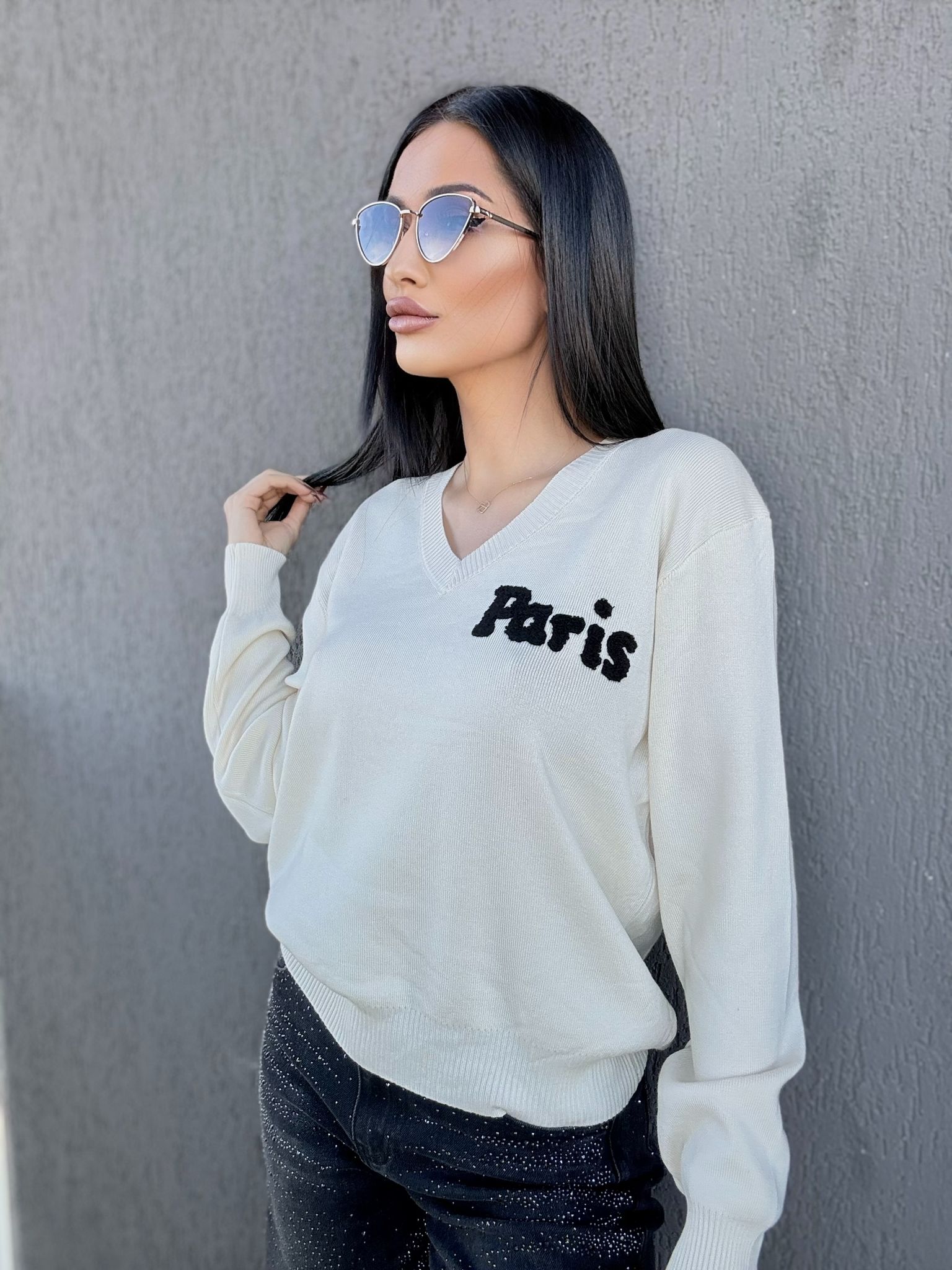Bluză albă din tricot fin cu decolteu în V - imagine 2