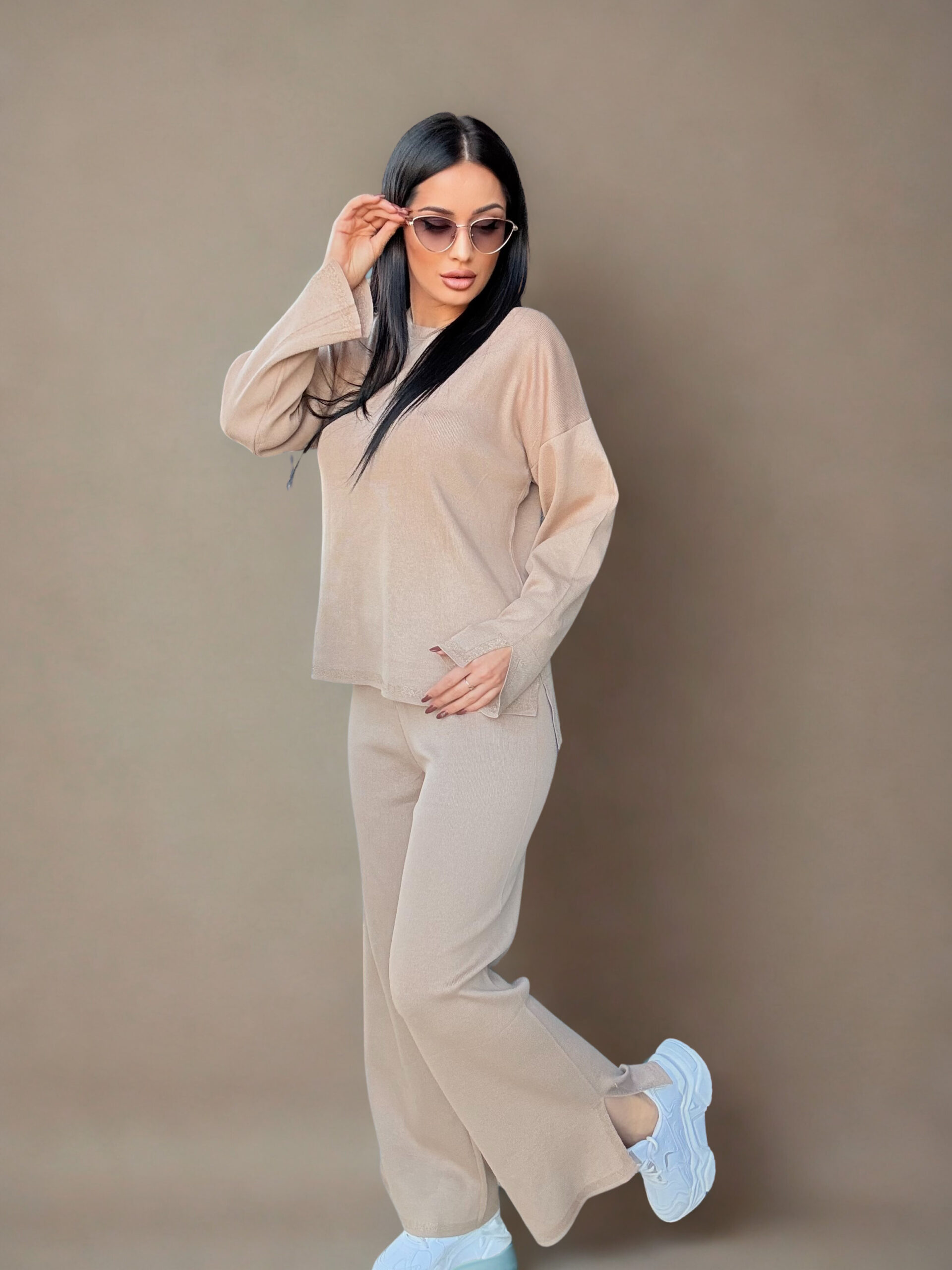 Compleu bej caramel cu detalii fine - imagine 5
