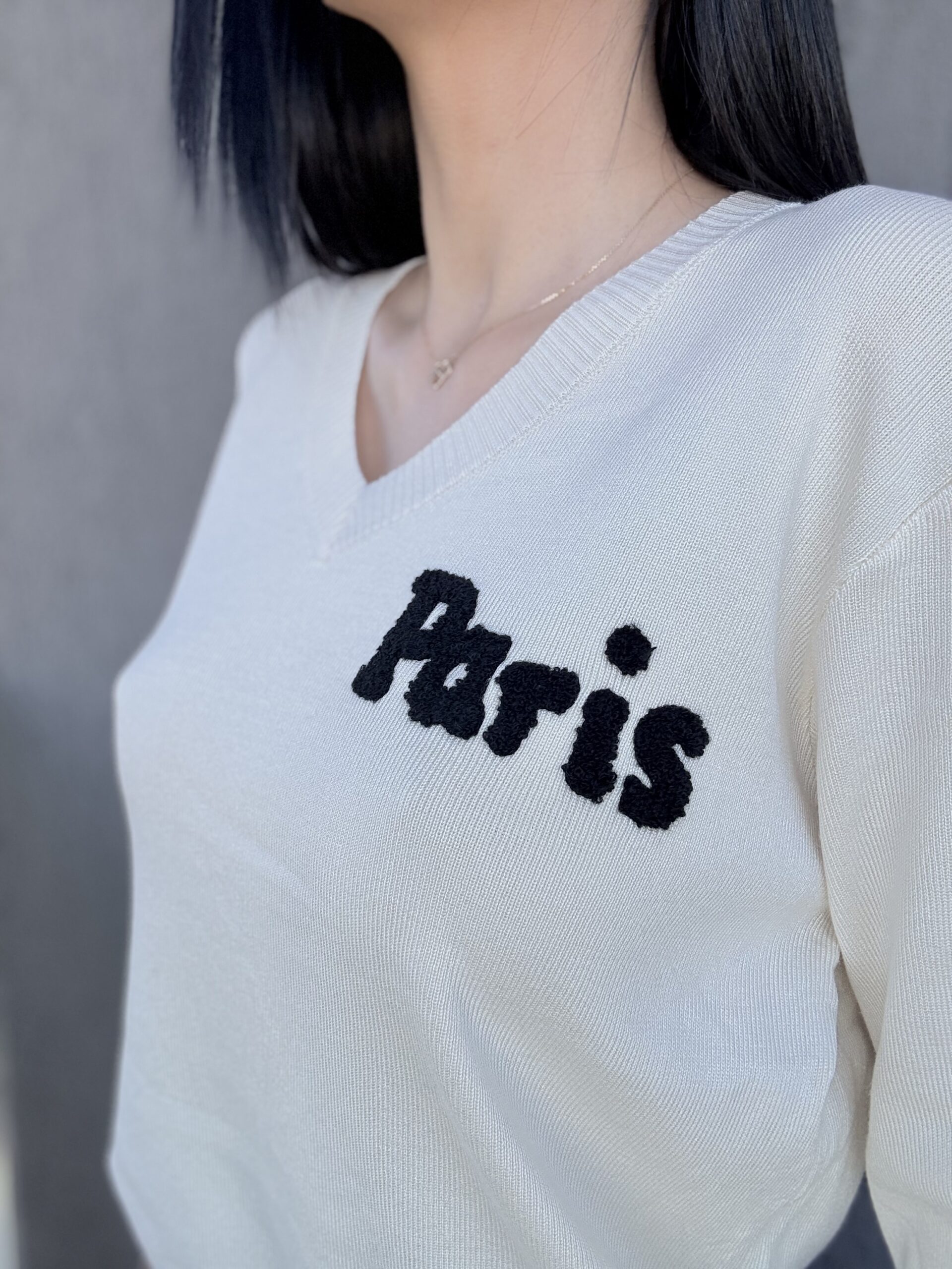 Bluză albă din tricot fin cu decolteu în V - imagine 4