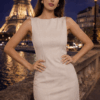 Rochie bej deschis mulată damă, model elegant fără mâneci